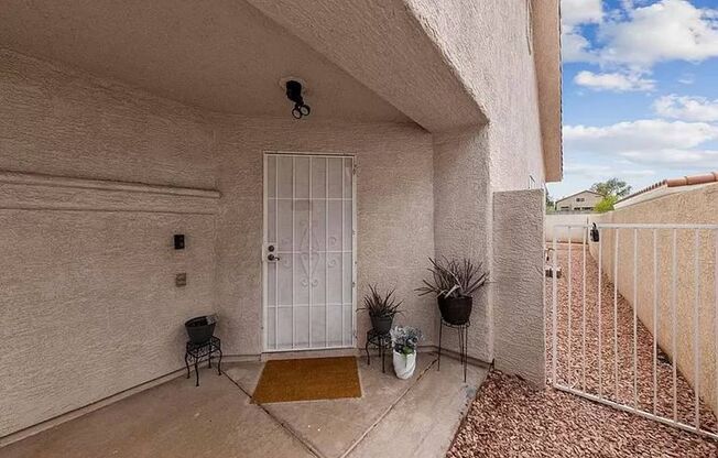 SINGLE STORY 3BD 3 BTH HOME IN HENDERSON!