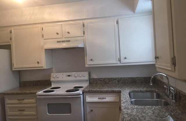 Beautiful 2 Bedroom Duplex in Arlington