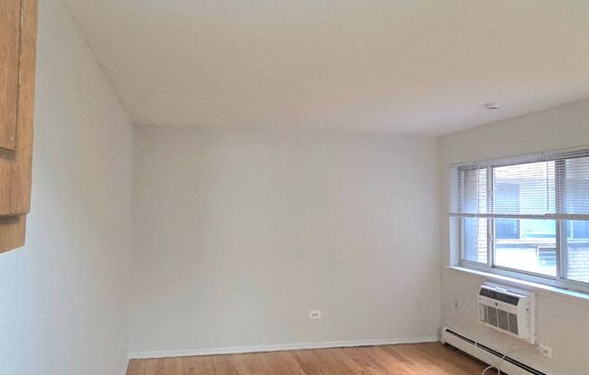 1055 W CATALPA