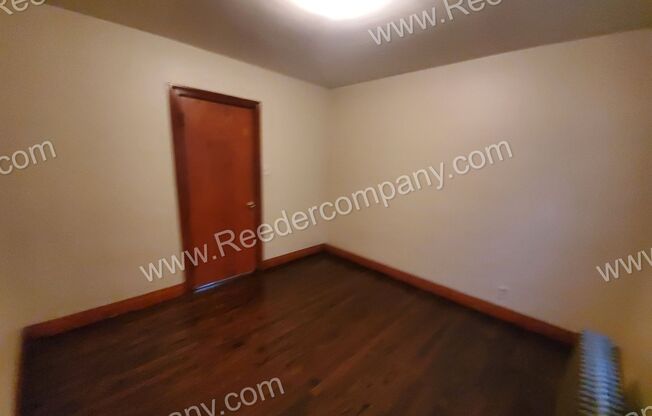 3 beds, 1 bath, $1,050, Unit 1F