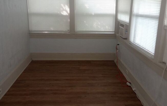 1 BEDROOM 1 BATH  LOCATED IN DAYTONA BEACH