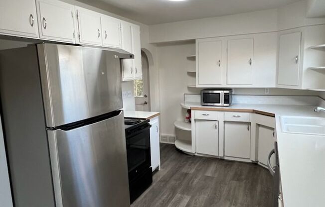 3 beds, 1 bath, $2,595