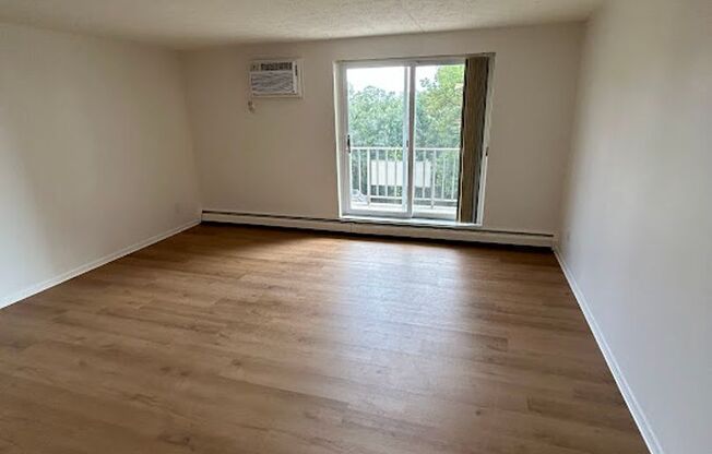 1 bed, 1 bath, 720 sqft, $1,200, Unit 709