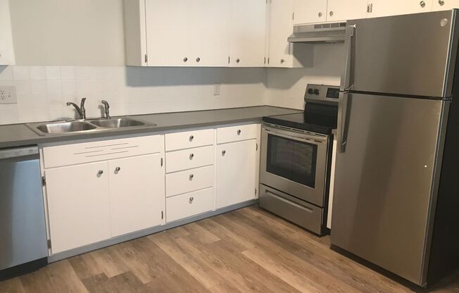 2 beds, 1 bath, 760 sqft, $1,100, Unit 22