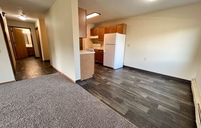 2 beds, 1 bath, 946 sqft, $725, Unit 8