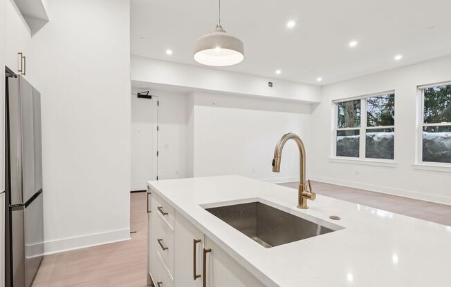 3 beds, 2 baths, 1,250 sqft, $3,667, Unit 110