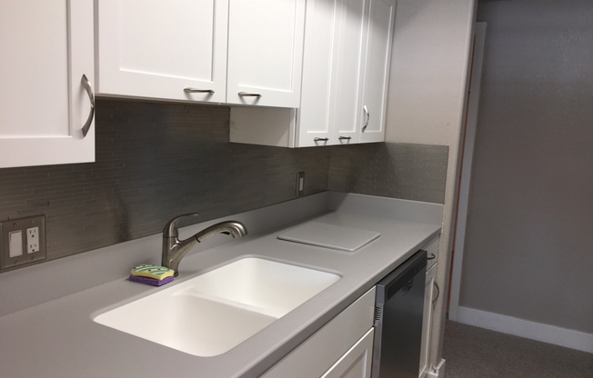 GREAT CONDO NEAR FREEWAY ACCESS!