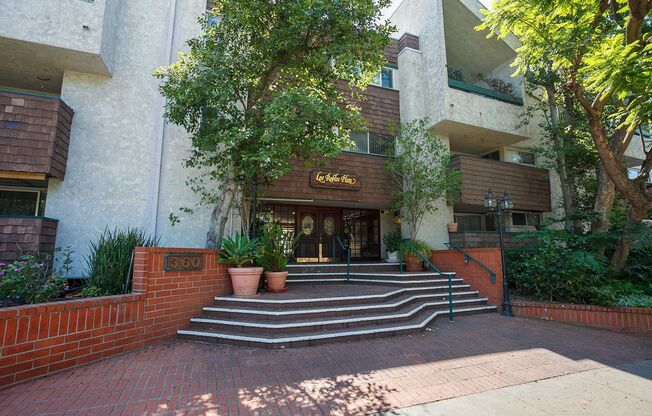 Newly Renovated 2 Bed + 2 Bath Condo in Prime Pasadena Location