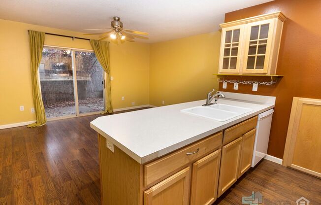 Bright & Spacious 2-Bedroom End Unit Townhome in Desirable Woodstock Neighborhood!