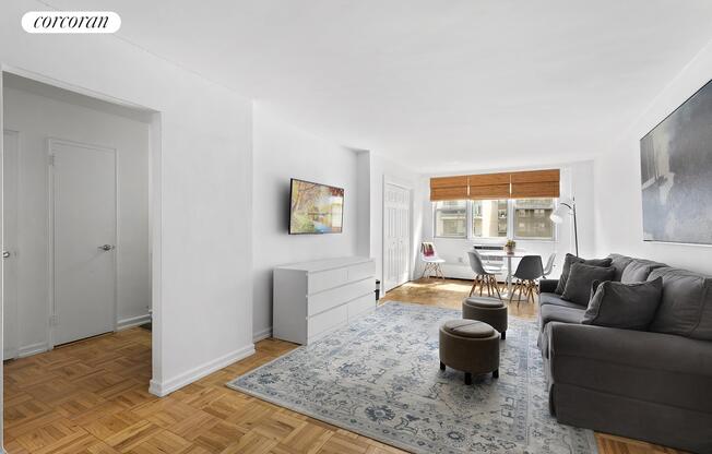 215 E 80 ST