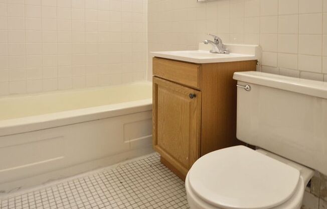 1 bed, 1 bath, 420 sqft, $950, Unit 1 - B4