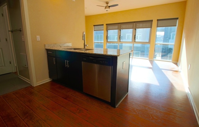 Studio, 1 bath, 412 sqft, $1,195, Unit APT 212