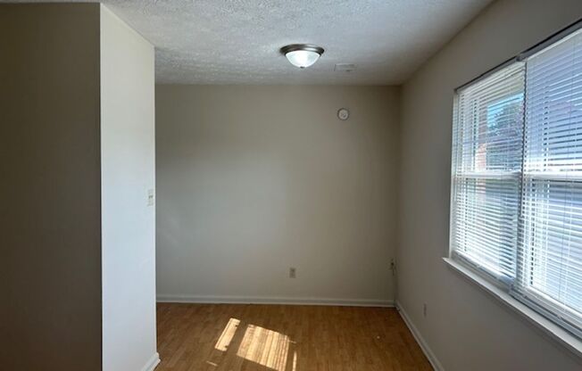 2 beds, 1 bath, $750