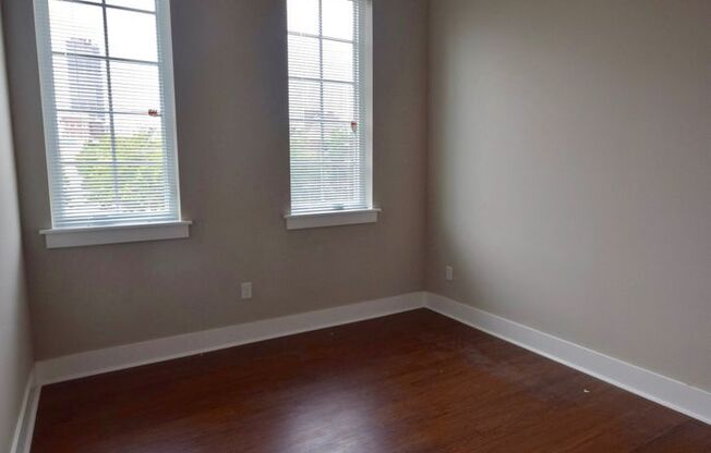 2 beds, 2 baths, 967 sqft, $1,400, Unit 301