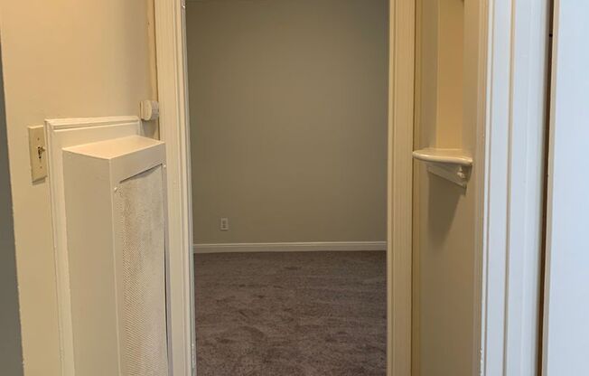 1 bed, 1 bath, $2,400, Unit 6