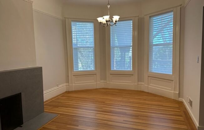 Epic REA - Lovely 3 BR/ 2 BA Victorian Condo w/1 Parking