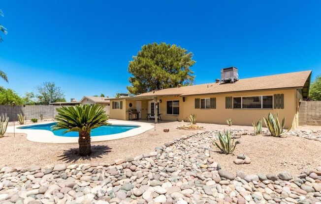 Updated 3bd w/ pool 51ave Bell