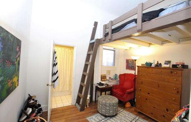 1 bedroom in  great location in Fairmount- Available August 1st