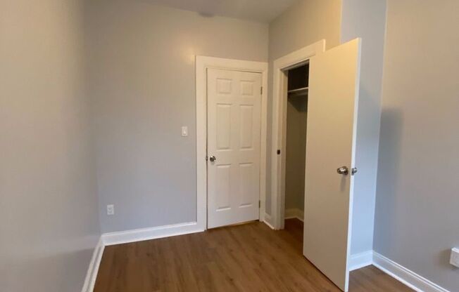 2 beds, 1 bath, $2,050, Unit A4