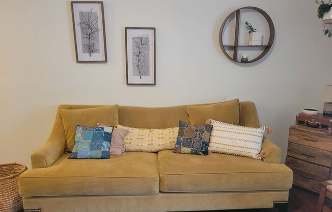 Super cute 2 bedroom 1 bath duplex