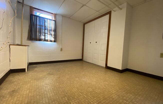 Studio, 1 bath, 400 sqft, $725, Unit UNIT 5