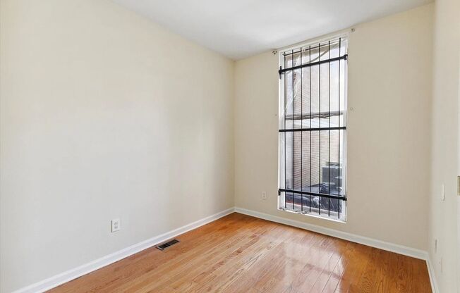 4 beds, 2 baths, $1,925, Unit Unit 13