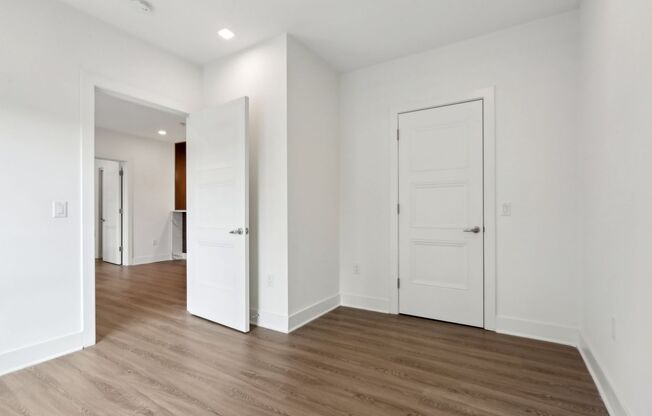 2 beds, 2 baths, 984 sqft, $2,850, Unit 203