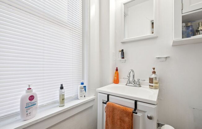 1 bed, 1 bath, 650 sqft, $1,190, Unit A11