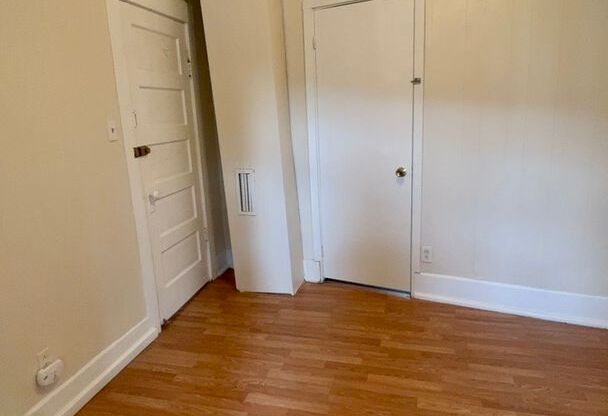 1 bed, 1 bath, 1,000 sqft, $550