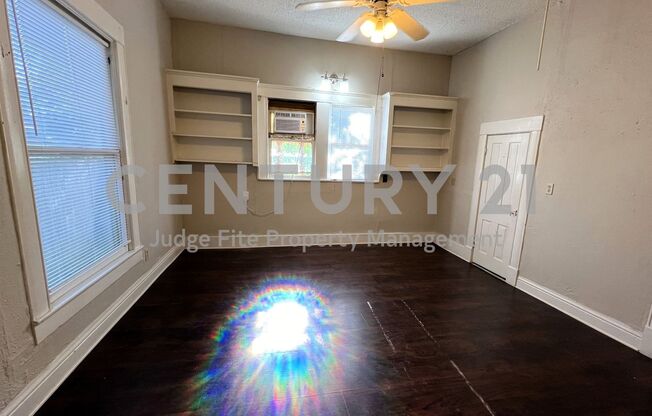 Charming studio near Downtown Denton and UNT Ready For Move-In!!