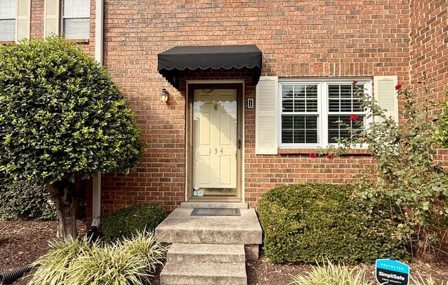2 Bedroom Hermitage condo only $1600!  Available now!