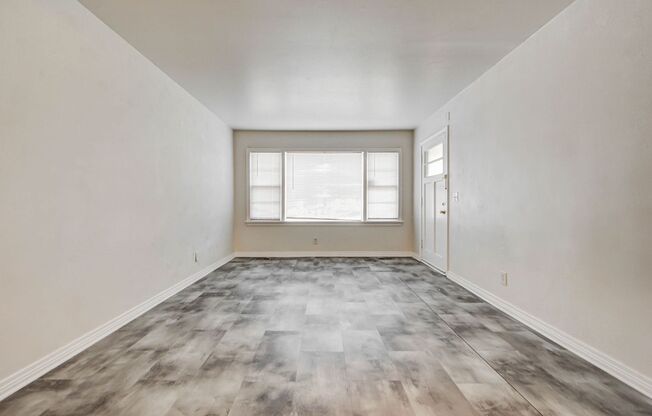 Cute Refresh 2/1 in the Village