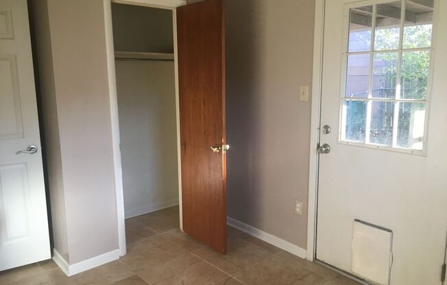 3 beds, 1 bath, $995