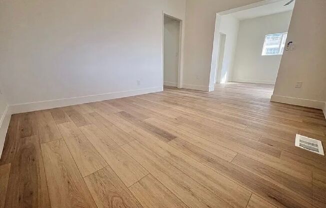 Beautiful Newly Remodeled HUGE 3 bedroom