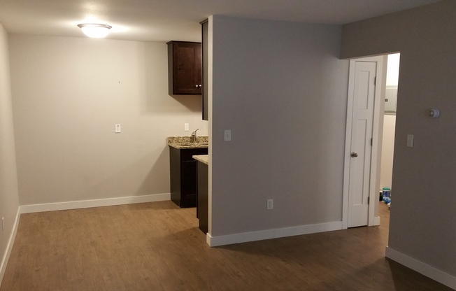 1 bed, 1 bath, $1,085, Unit 204