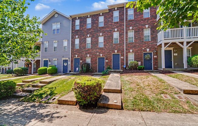 Spacious 2BR/2.5BA Condo with Private Deck Near Lake Norman
