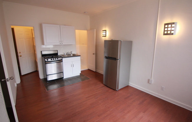 652 S DUNSMUIR AVE