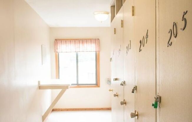 2 beds, 1 bath, 756 sqft, $1,325, Unit 824-203