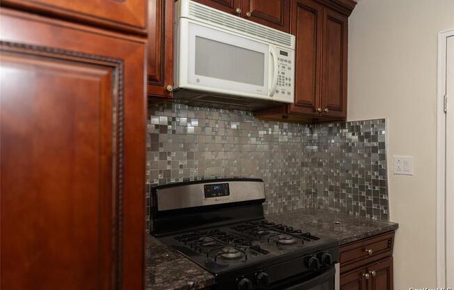 1275 E 51 ST