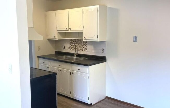 1 bed, 1 bath, $1,090, Unit 303