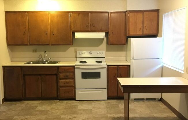 1 bed, 1 bath, 550 sqft, $995, Unit M