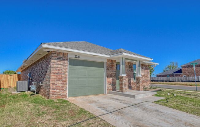 New Construction in Varenna Landing! Storm shelter and lawn care included!