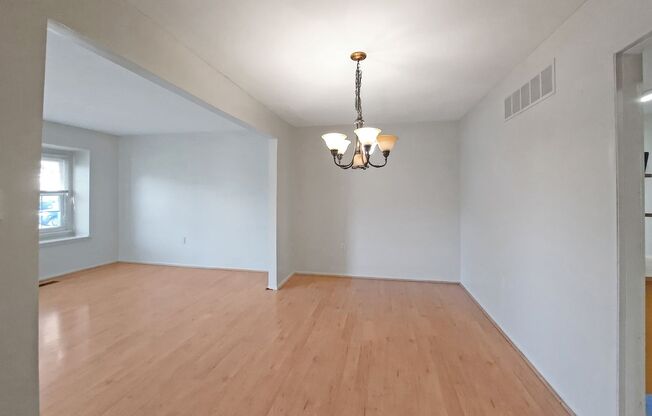 Bright & Spacious 3-Bedroom Townhome in Sought-After Rosedale/White Marsh!