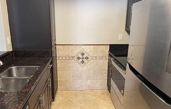 2 beds, 2 baths, 950 sqft, $2,795, Unit 215