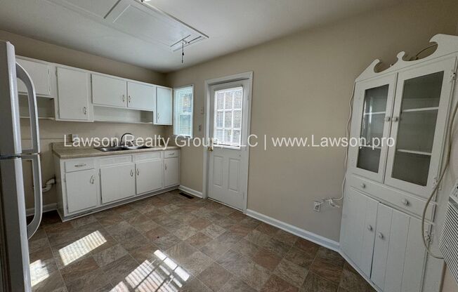 3 beds, 1 bath, $1,395