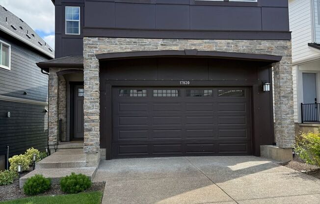 17820 SW Maiden Court ~ MOVE-IN SPECIAL $500 Off 1st Month's Rent!! Amazing Tri-Level Home