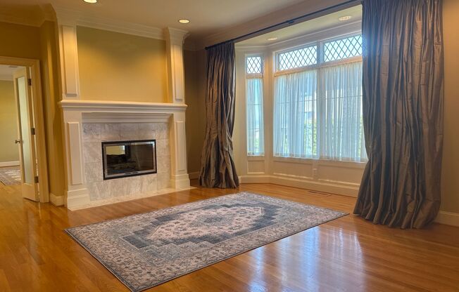 Dec Special Promotion! Exceptional 3 bed, 3 bath in Houghton Kirkland. Move in Ready.