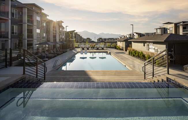 Parc Ridge Spa Overlooking Pool