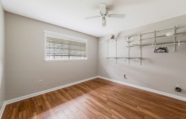 Welcome home to this beautifully maintained 2-bedroom, 1-bath apartment in a quiet and friendly neighborhood!
