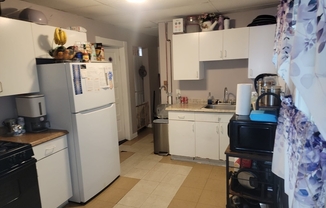 3 beds, 1 bath, 1,000 sqft, $2,500, Unit 2